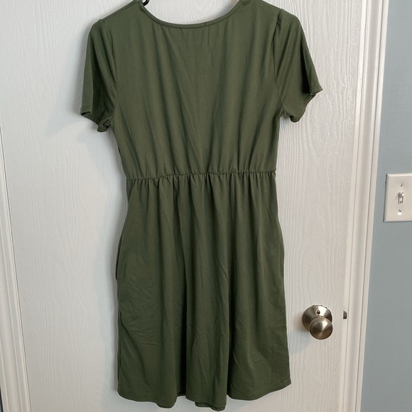 Short sleeve maternity dress size small olive green - Picture 4 of 5